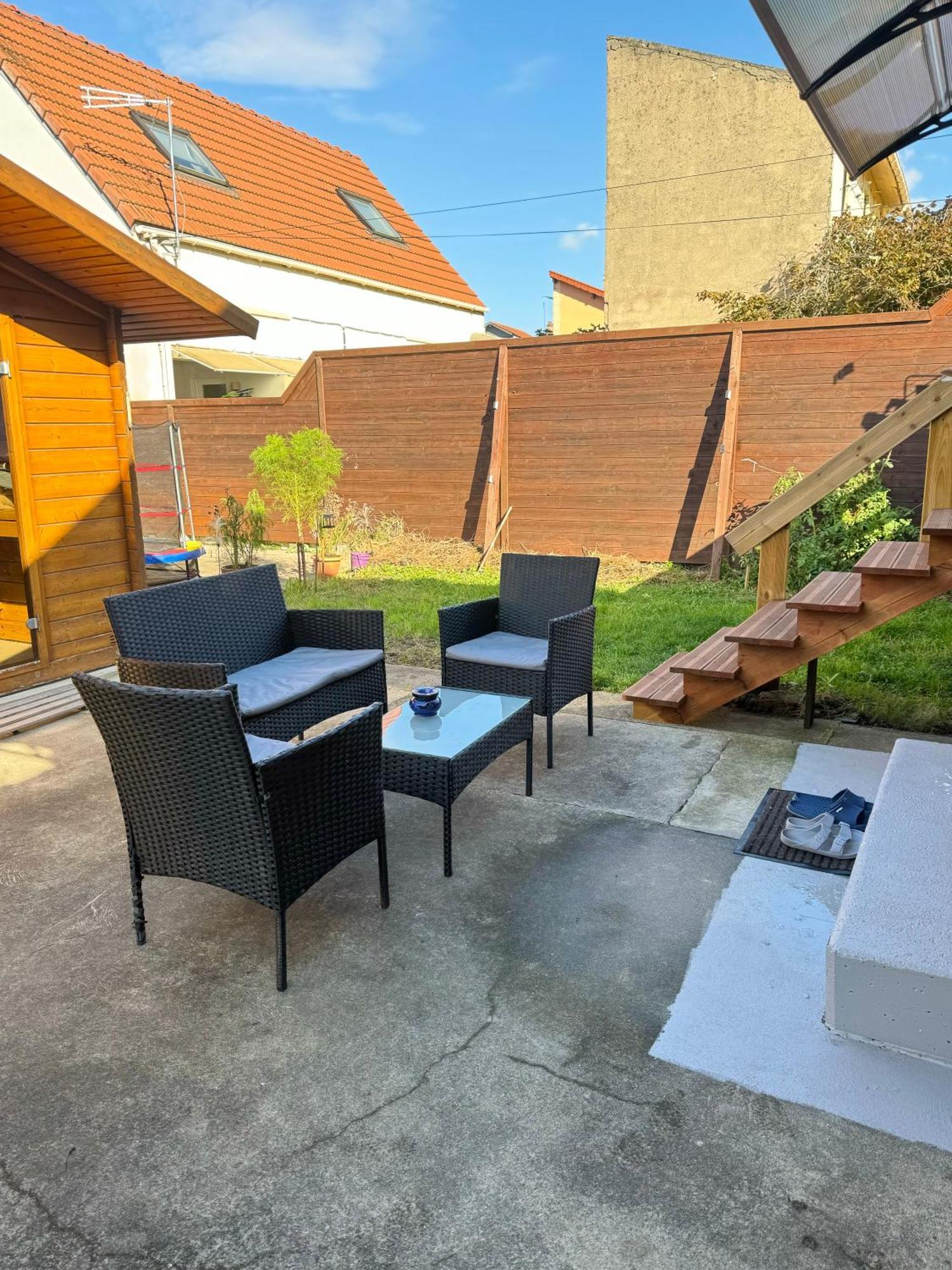 בוביני Cozy Cottage Paris Suburb! מראה חיצוני תמונה